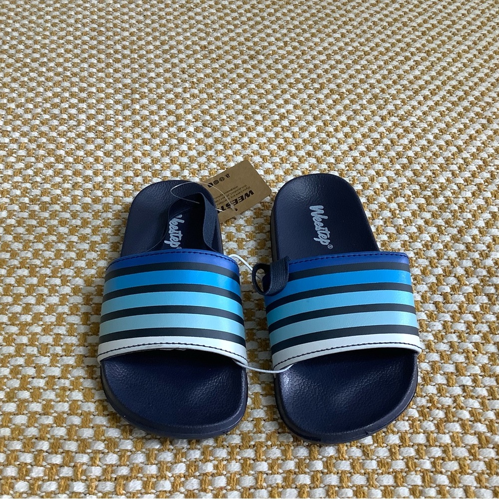 Boys Water shoes Blue Water Shoes with Sporty Stripes unisex size 9 toddler.